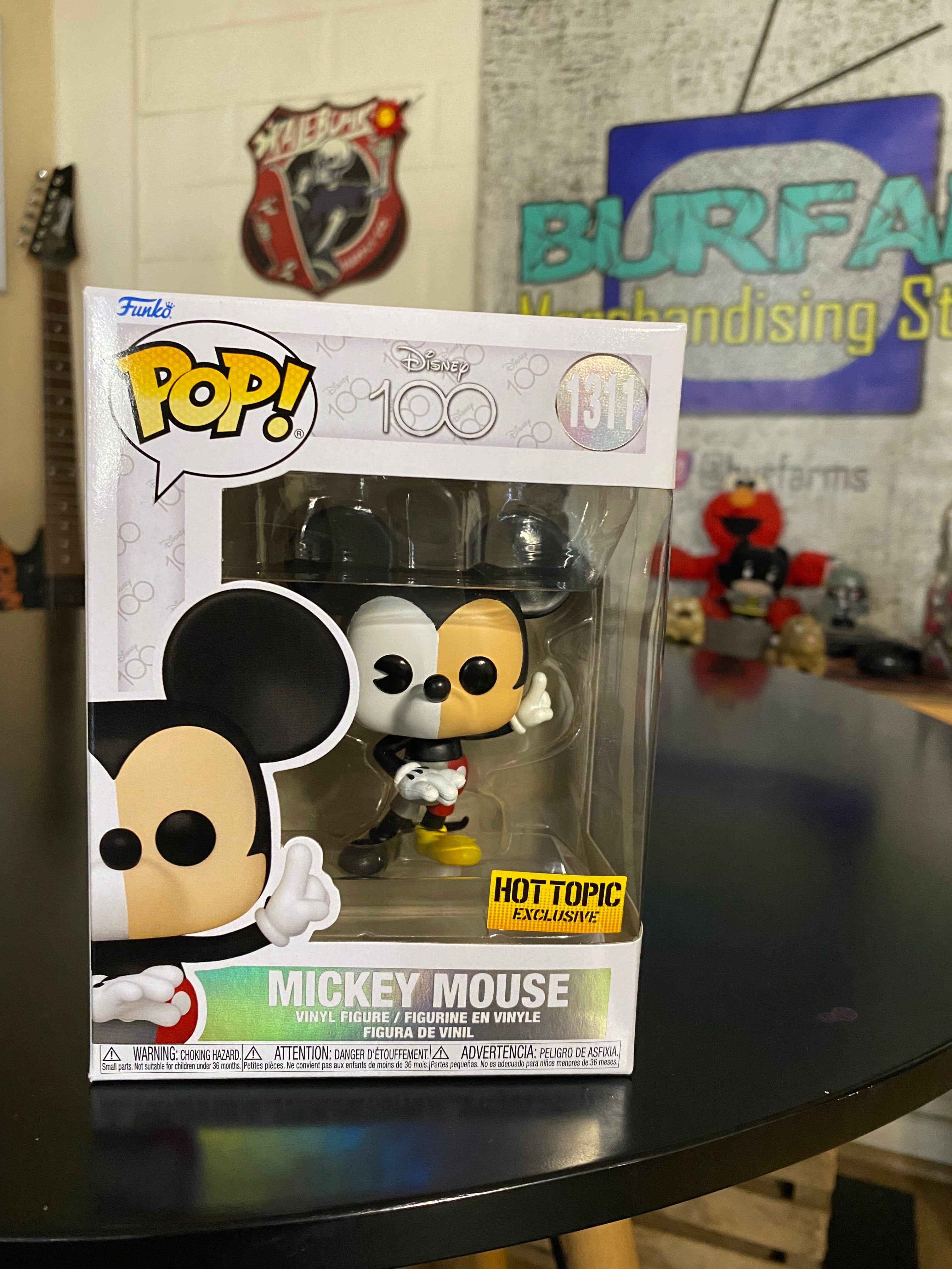 Funko Pop Mickey Mouse B&N Exclusivo Hot Topic