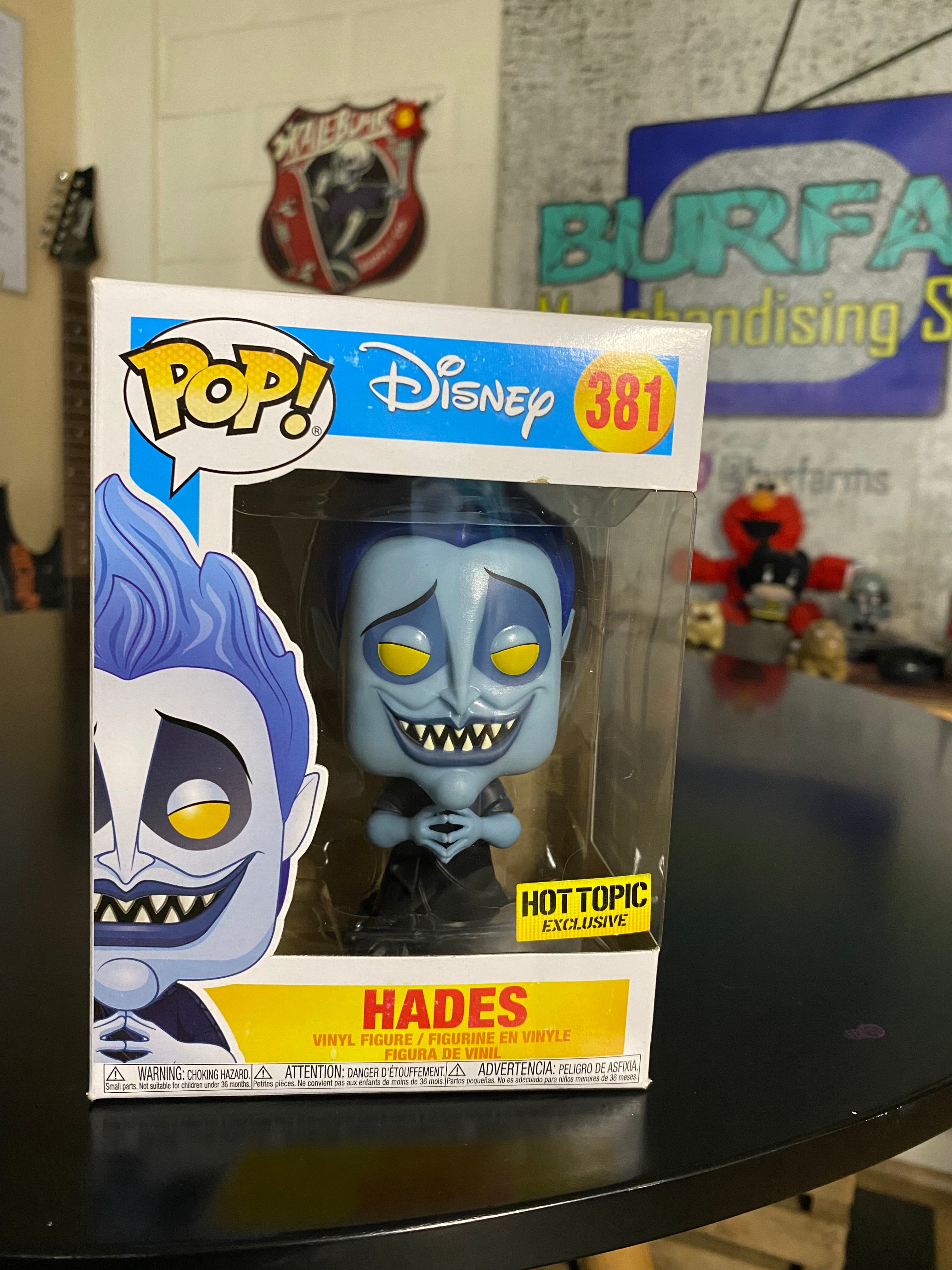Funko Pop Hades Glows in the Dark Exclusivo Hot Topic
