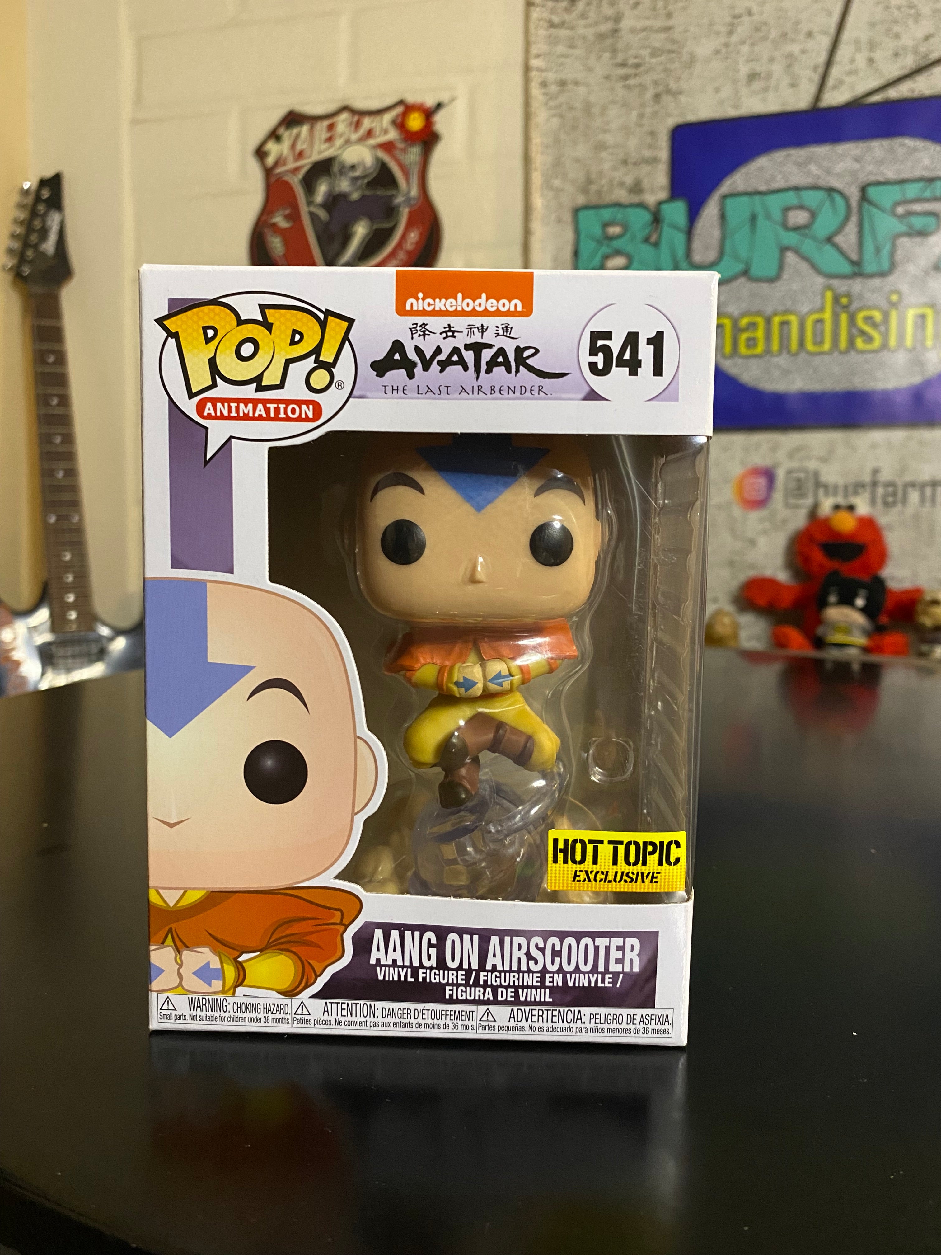 Funko Pop Aang on Airscooter Exclusivo Hot Topic