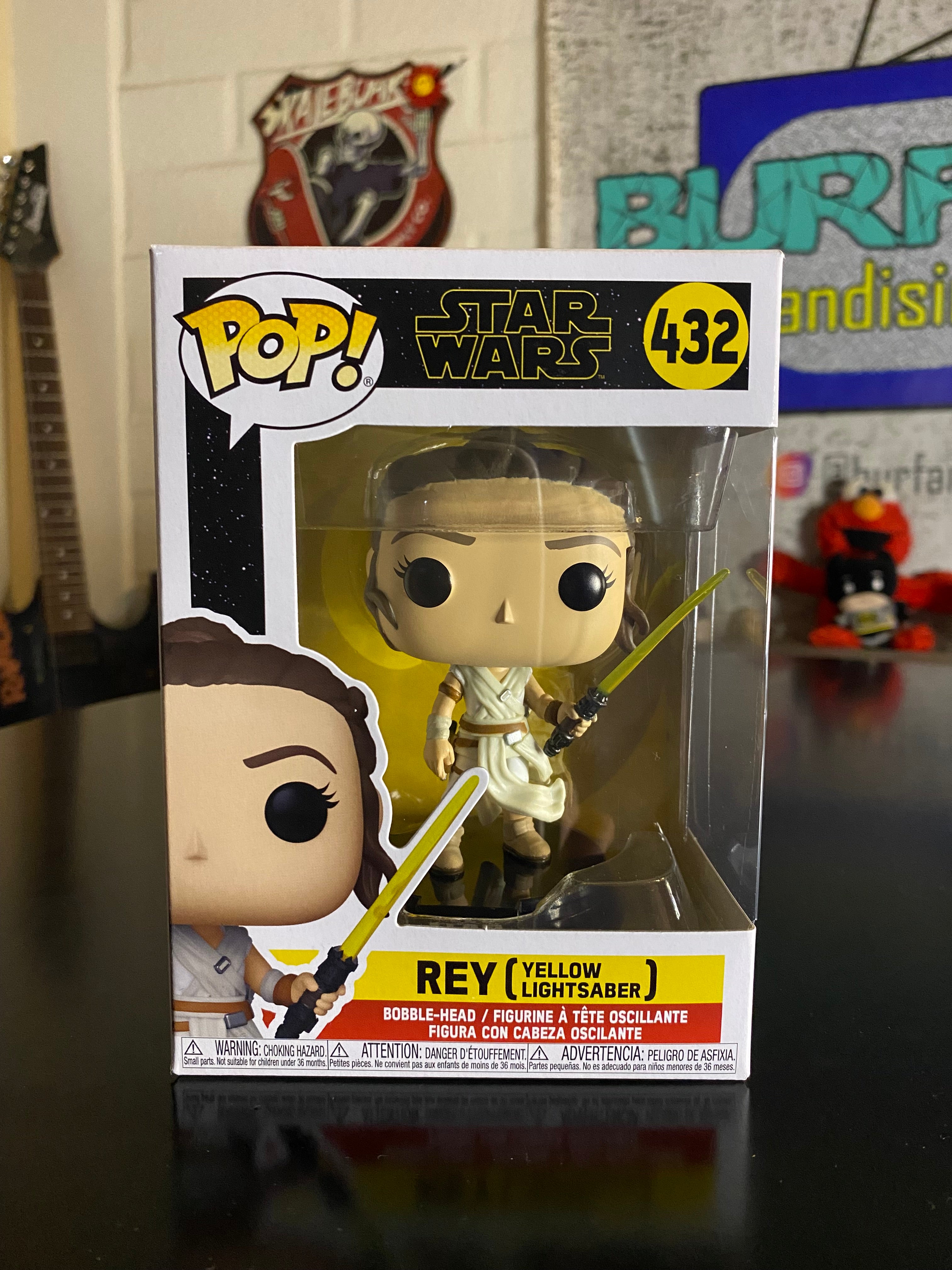 Funko Pop Rey (Yellow Lightsaber)