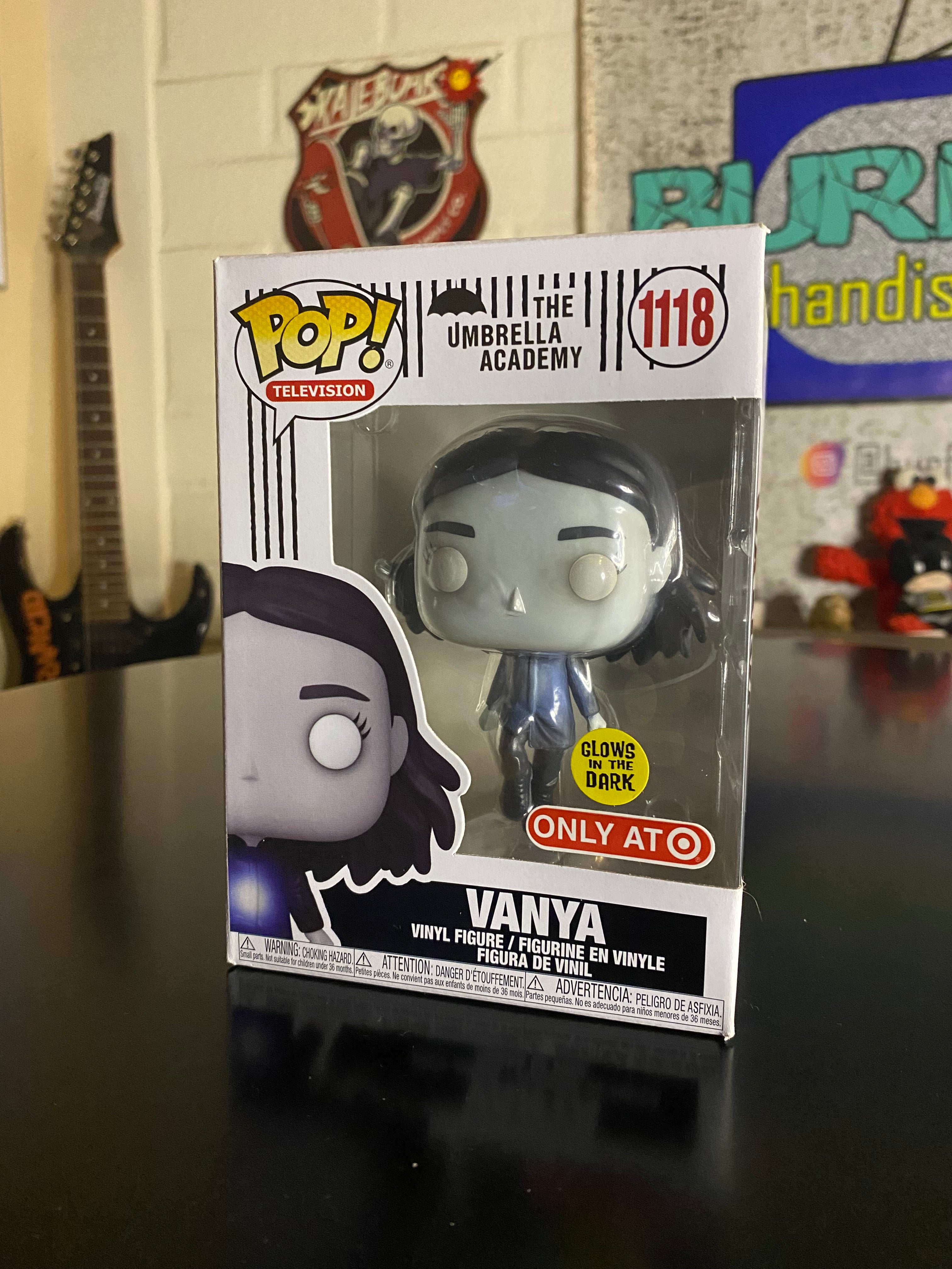 Funko Pop Vanya Glows in the Dark Exclusivo Target