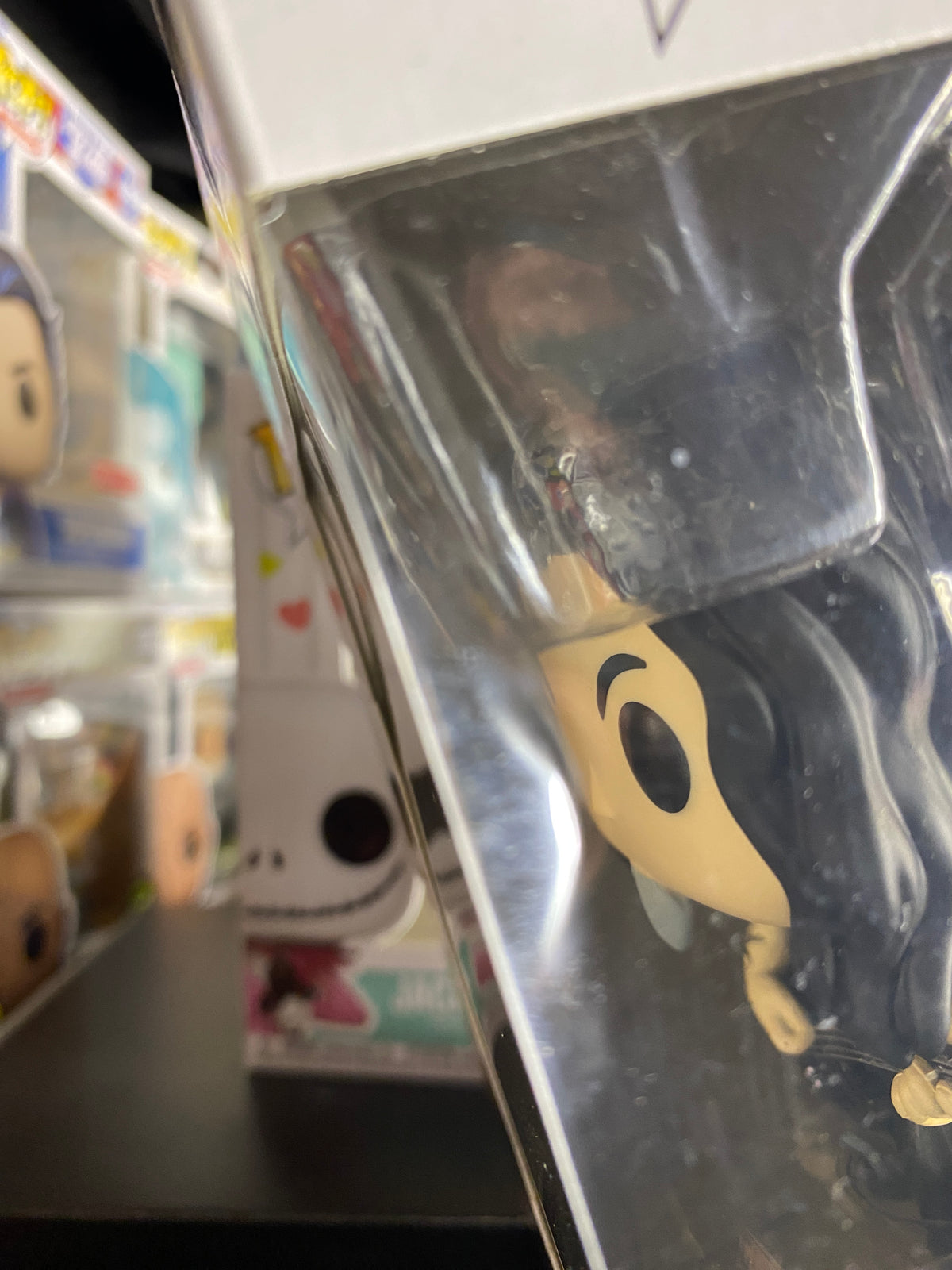 Detalle en el plástico protector de la caja del Funko Pop Tom Araya