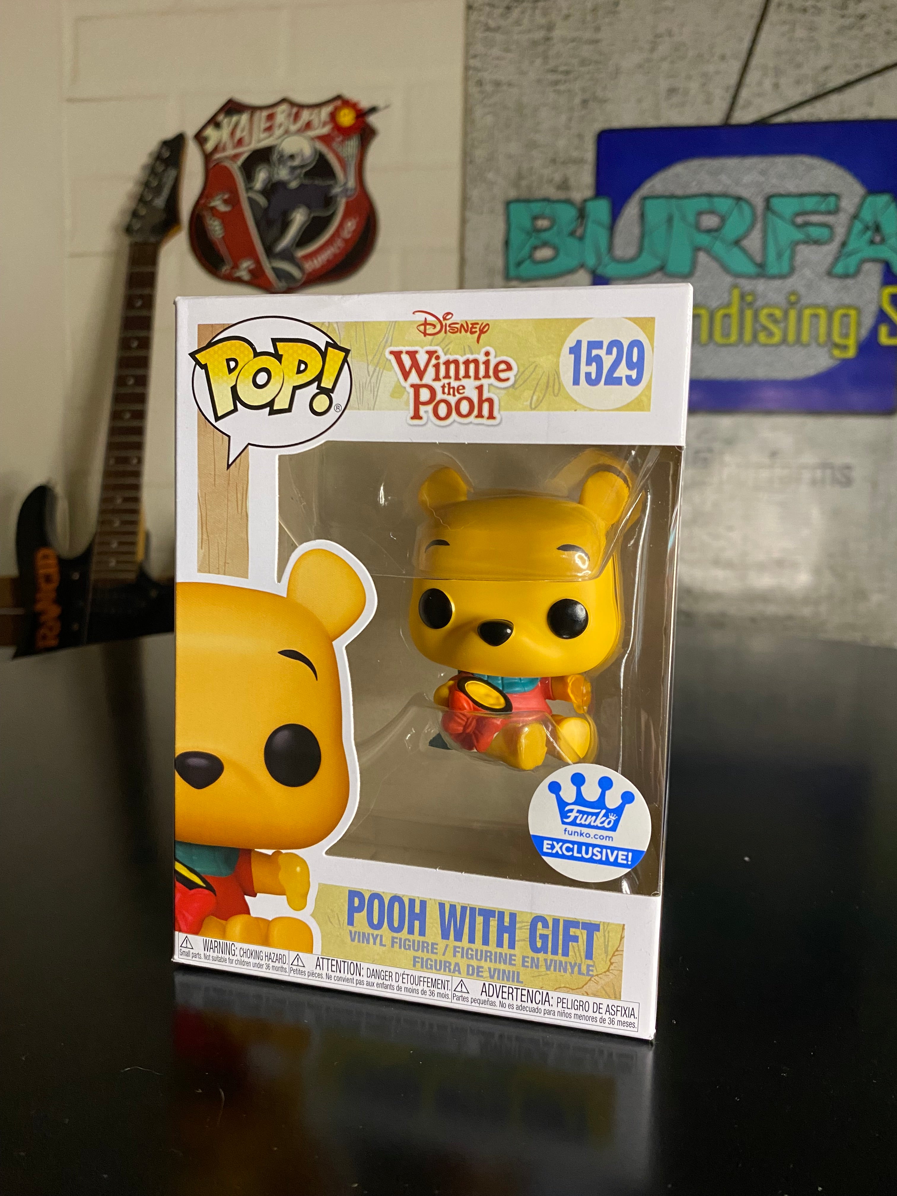 Funko Pop Pooh with Gift Exclusivo FunkoShop