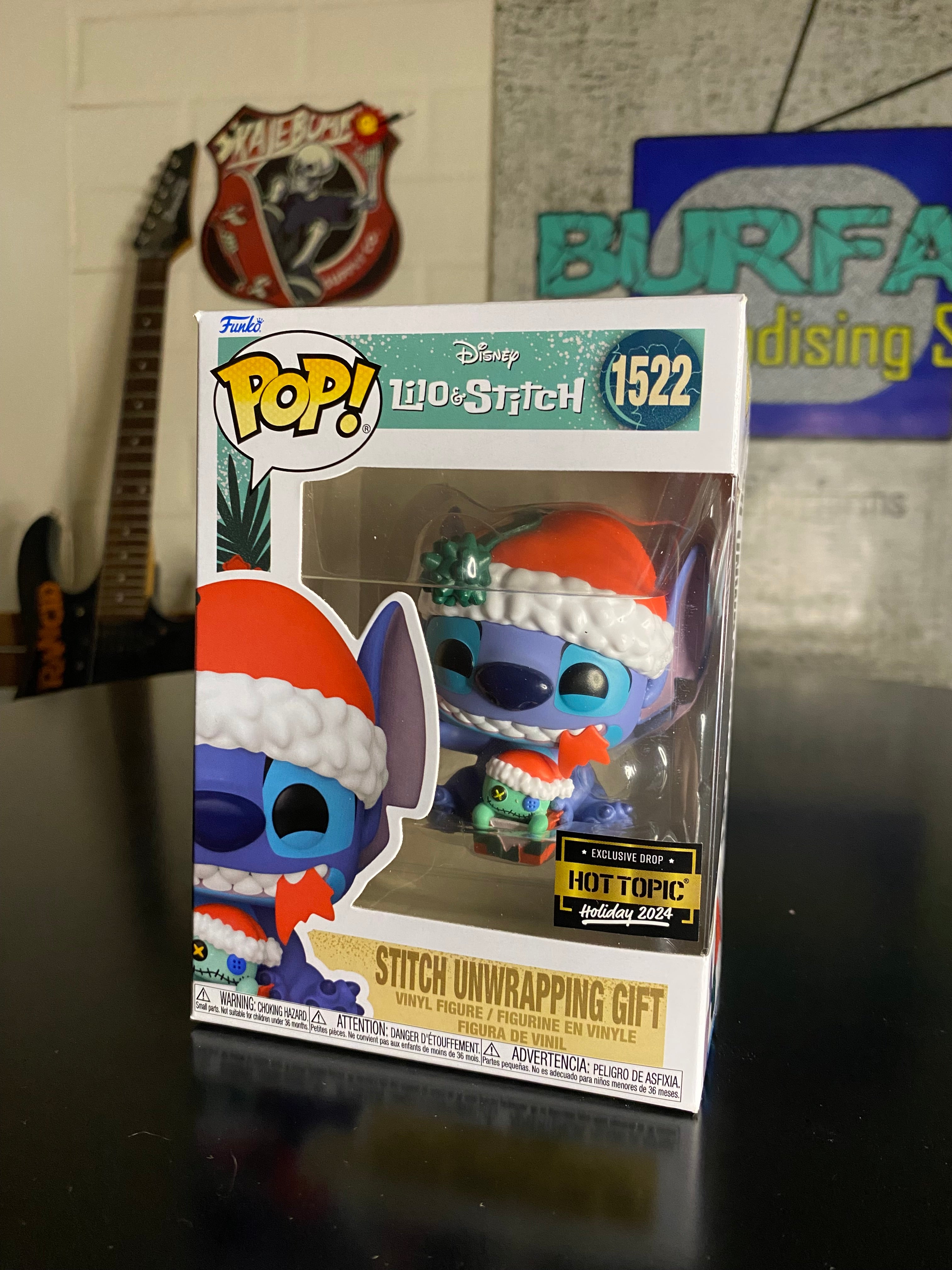 Funko Pop Stitch Unwrapping Gift Exclusivo Hot Topic Holiday 2024