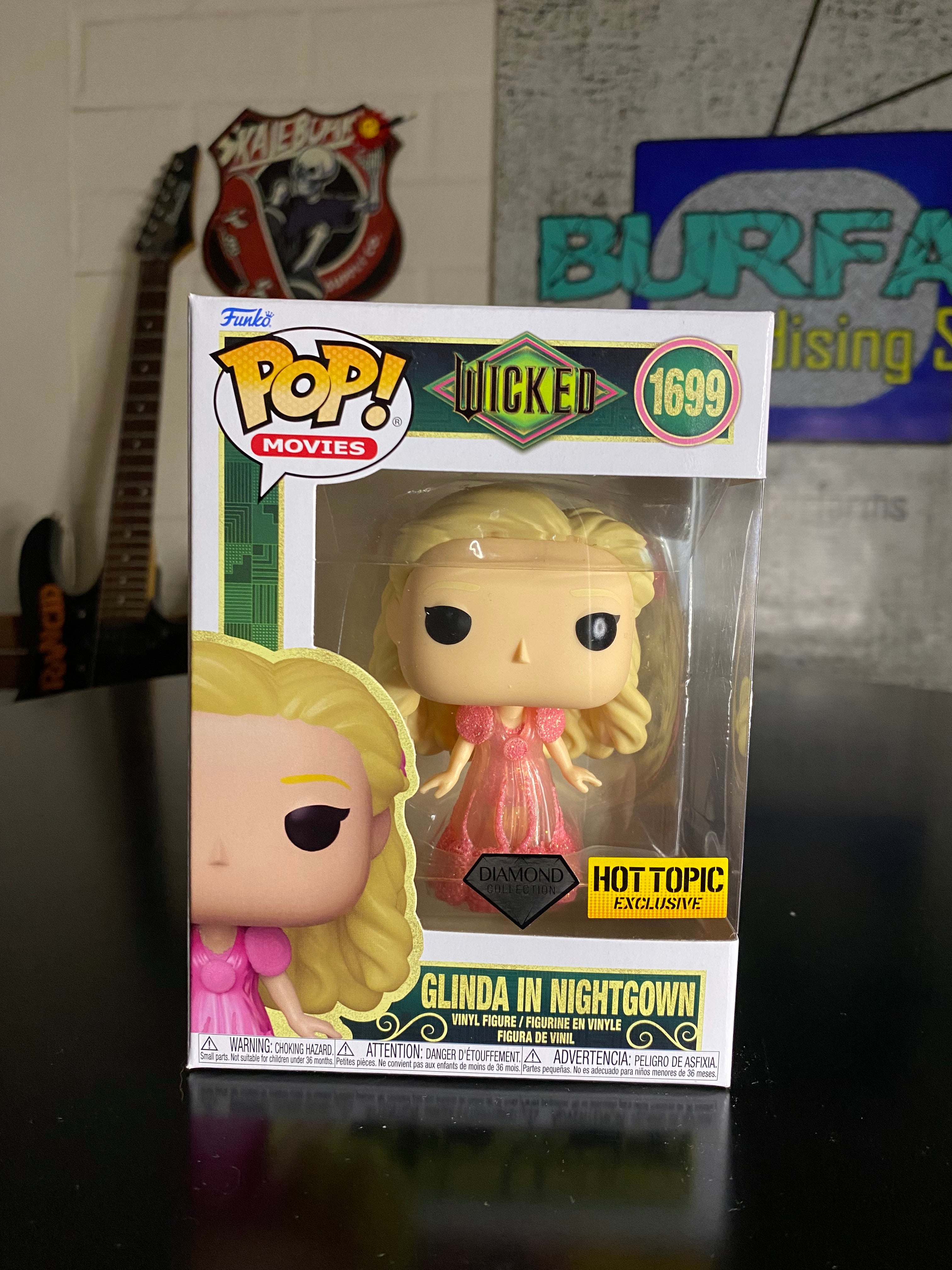 Funko Pop Glinda in Nightgown Diamond Exclusivo Hot Topic (Detalle en Caja)